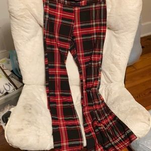 Plaid leggings that make everyone’s butt look good